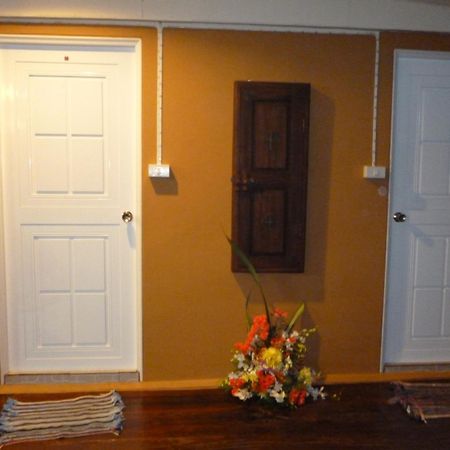 Baan Are Gong Riverside Homestay Phra Nakhon Si Ayutthaya Exterior foto