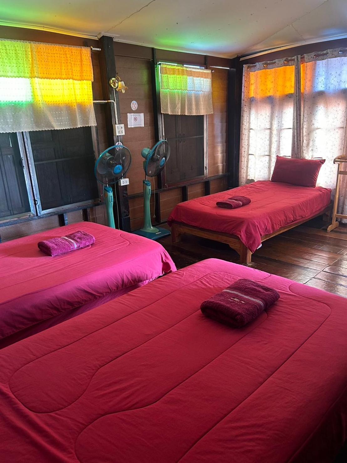 Baan Are Gong Riverside Homestay Phra Nakhon Si Ayutthaya Exterior foto